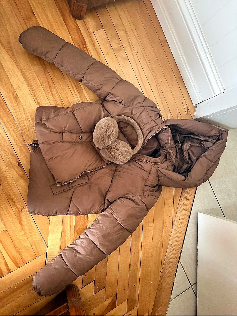 Vero Moda Hooded Puffer Jacket in Brown